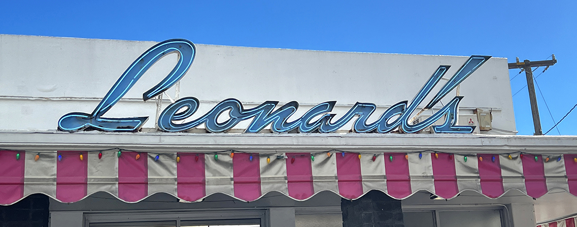 ”レナーズベーカリー(Leonard’s Bakery)” ハワイを代表するマラサダの名店への行き方や商品の買い方を解説